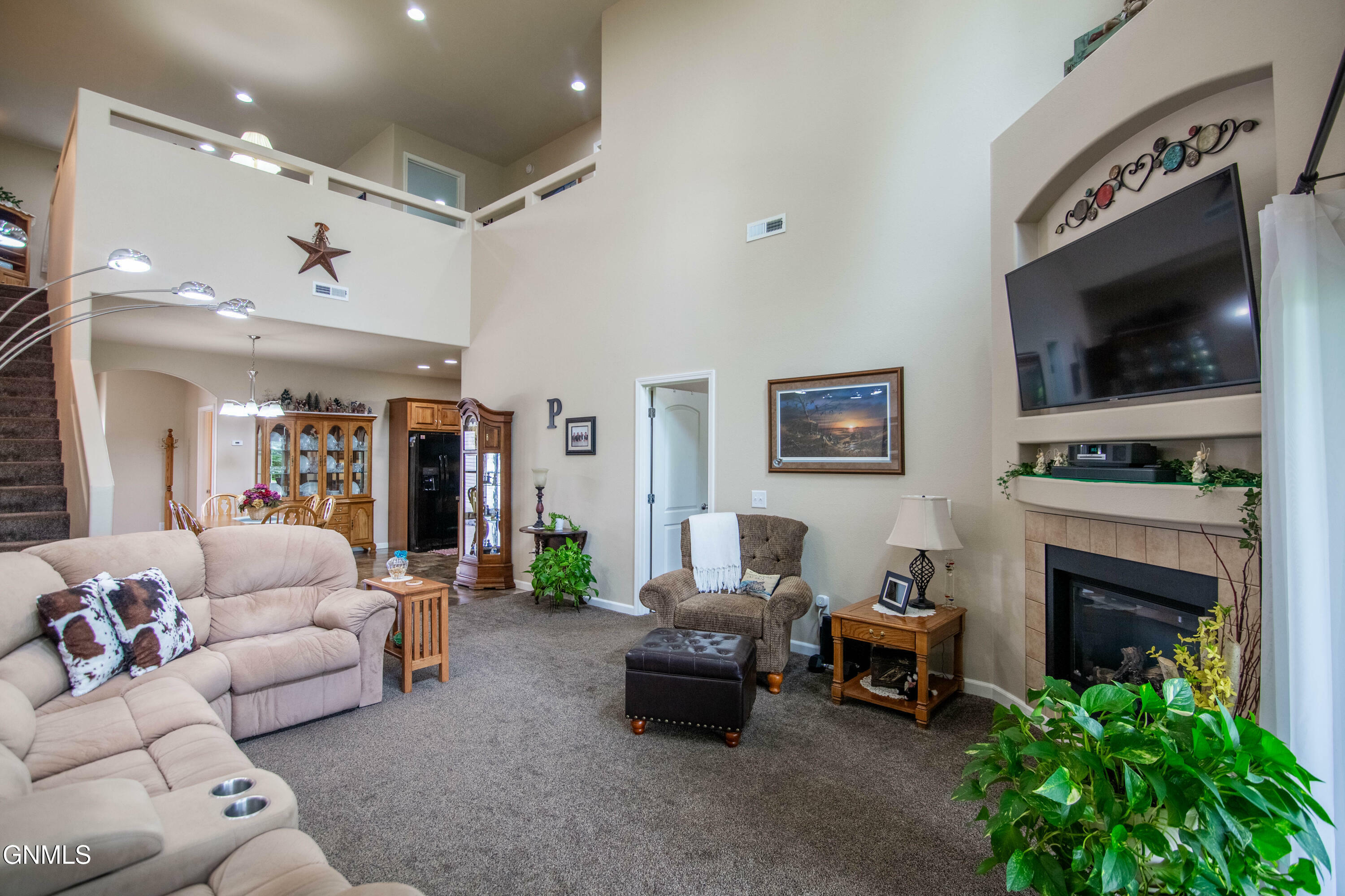 Property Photo: 838 Mayflower Drive ND 58504