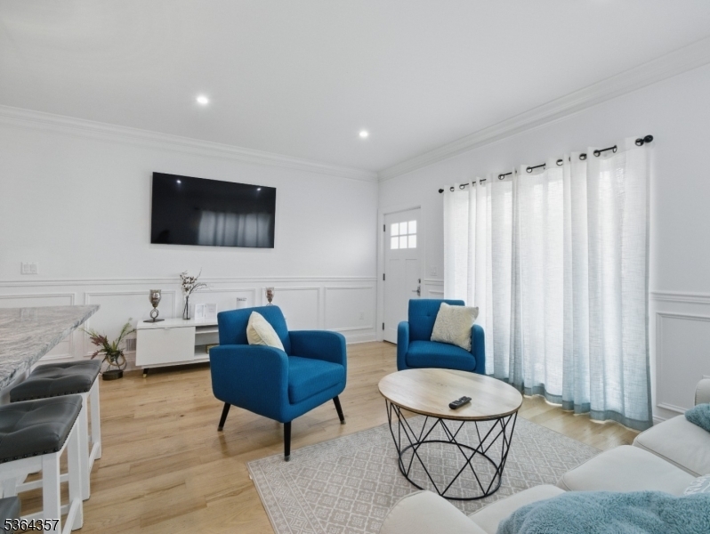 Property Photo:  1050 Bond St 3  NJ 07201 