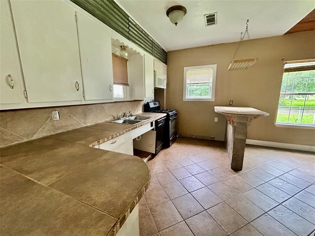 Property Photo: 5119 33rd Street TX 77619