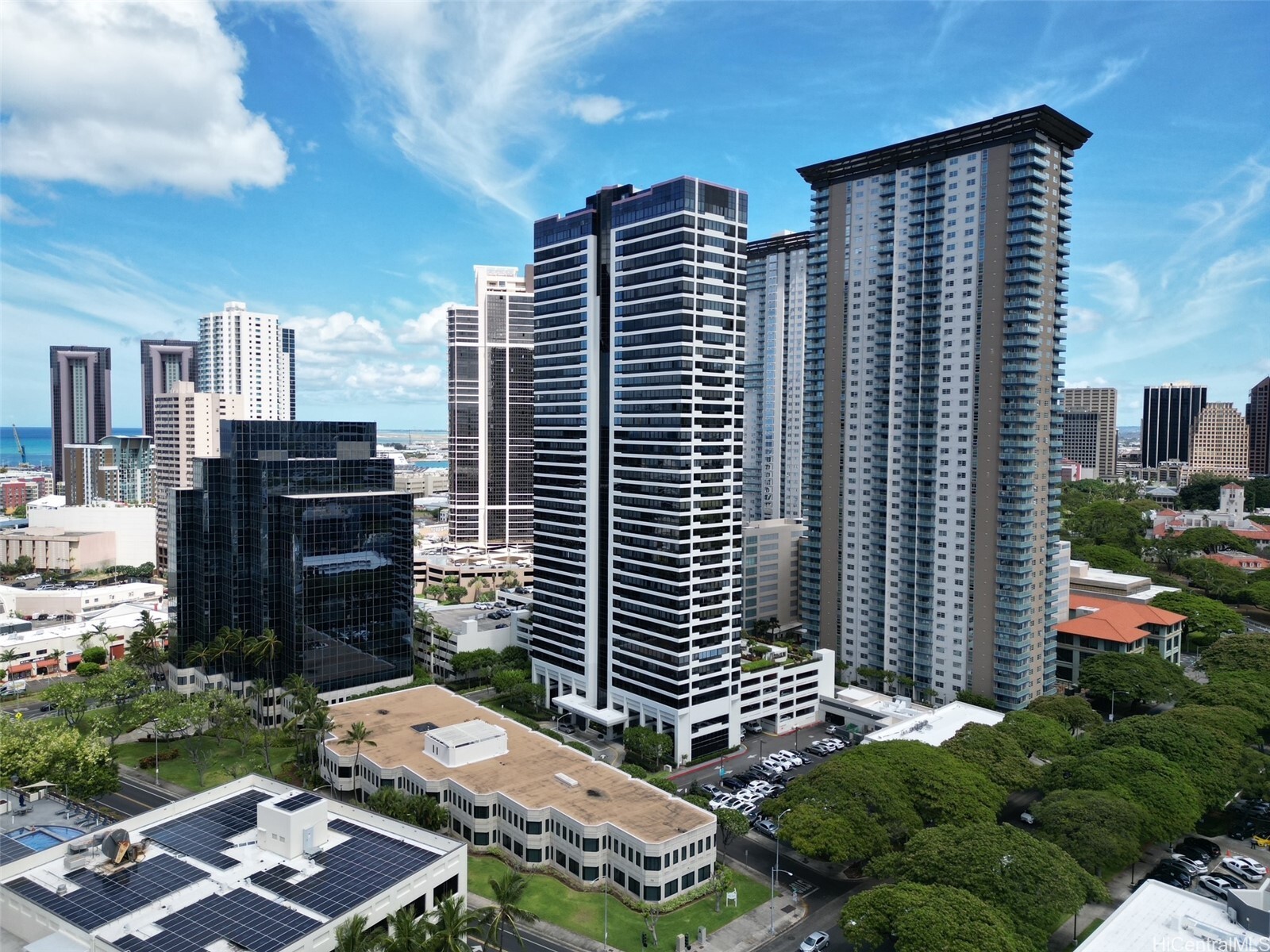 Property Photo:  876 Curtis Street 3208  HI 96813 
