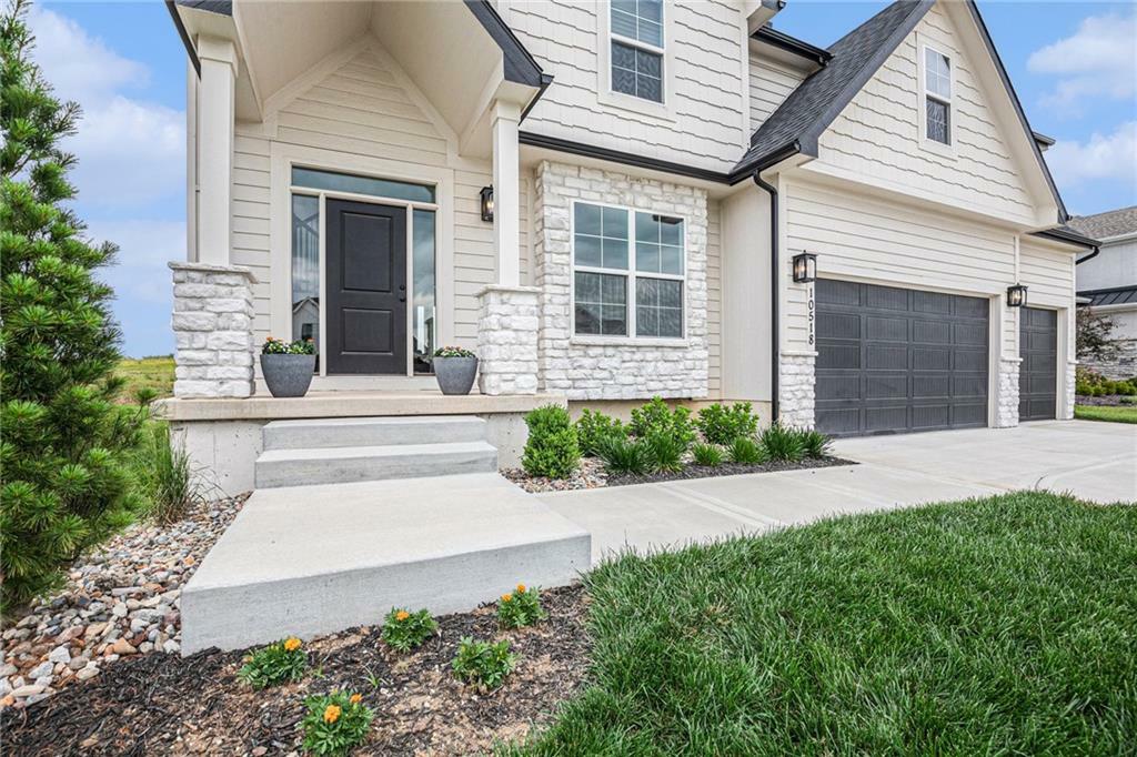 Property Photo:  10518 N Hawthorne Avenue  MO 64157 