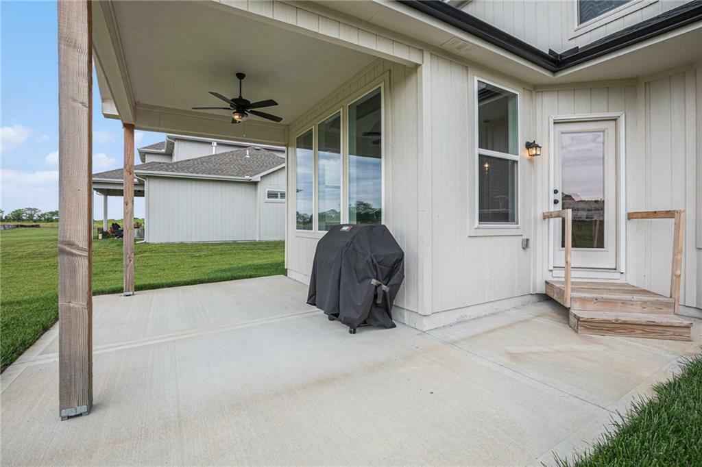 Property Photo: 10518 N Hawthorne Avenue MO 64157
