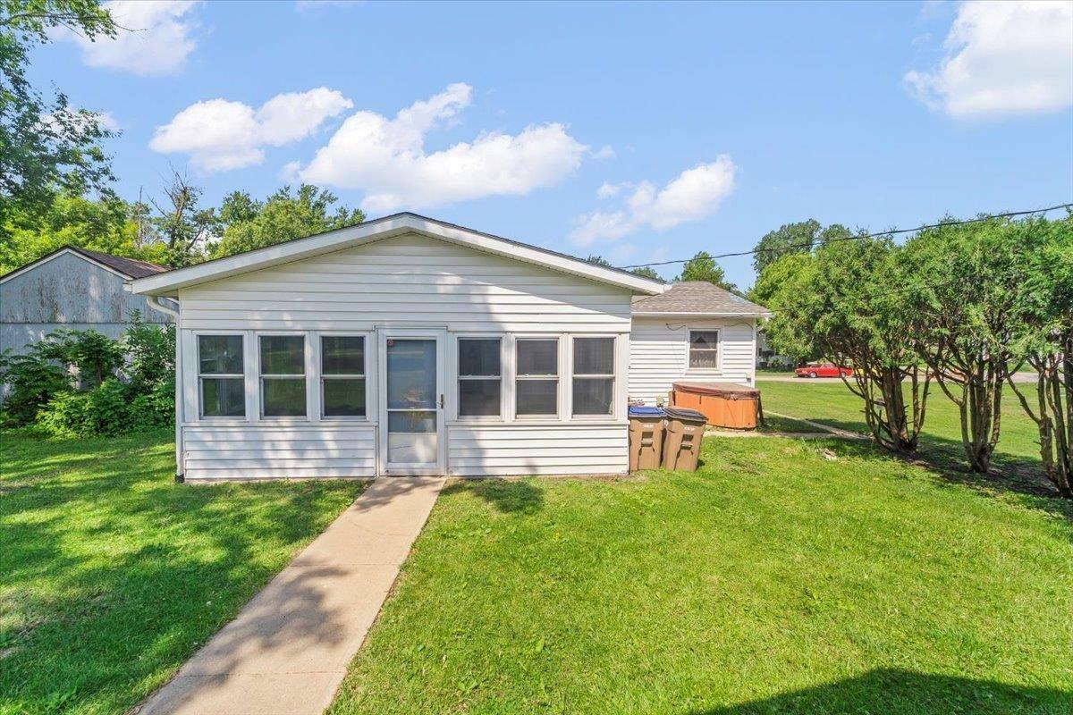 Property Photo:  315 4th Ave NW  IA 50662 