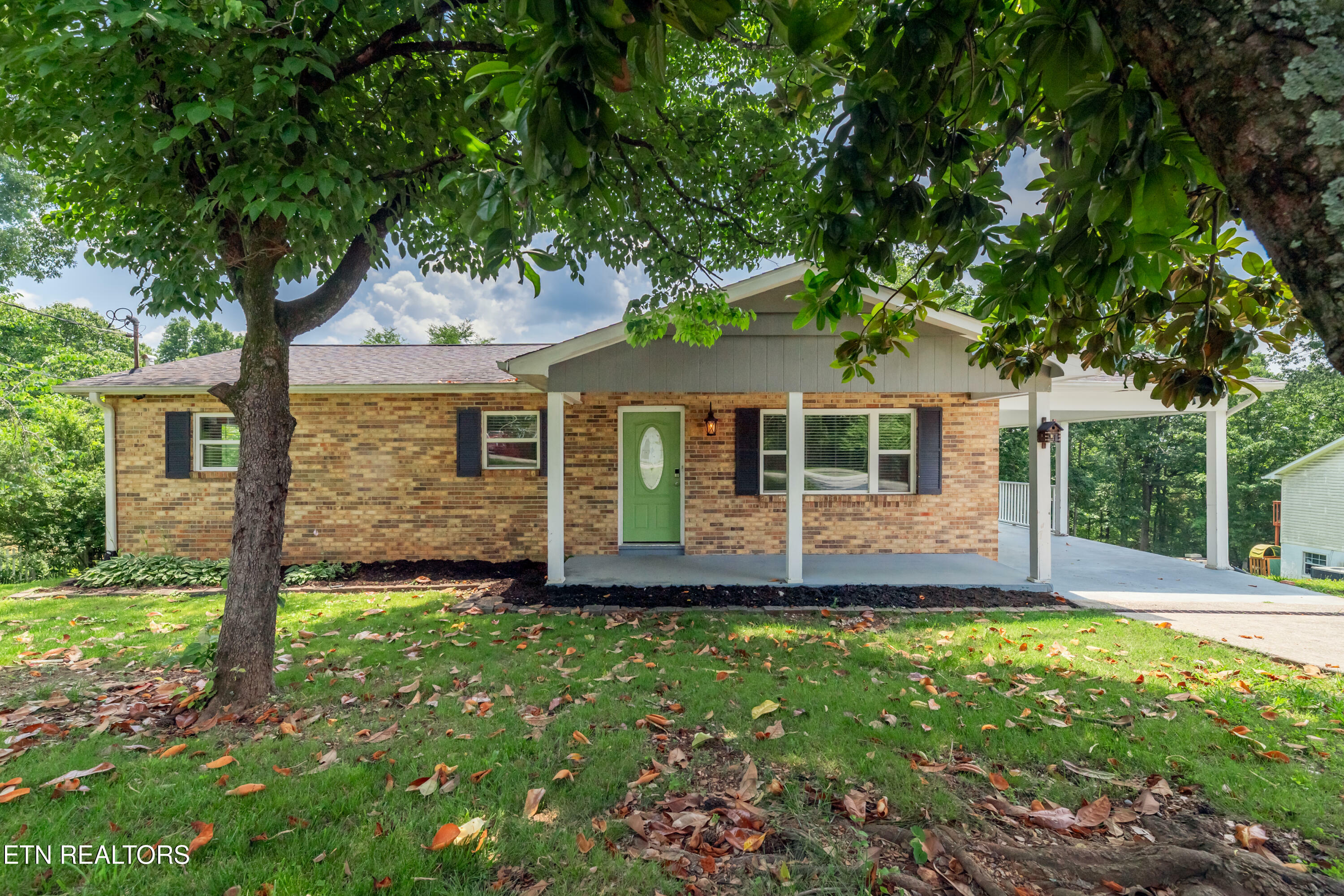 Property Photo: 612 W Ridgecrest Drive TN 37763