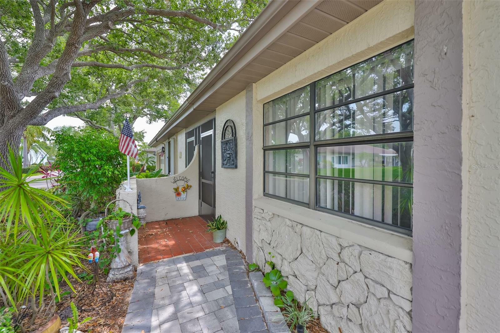 Property Photo: 2609 Lancaster Drive FL 33573