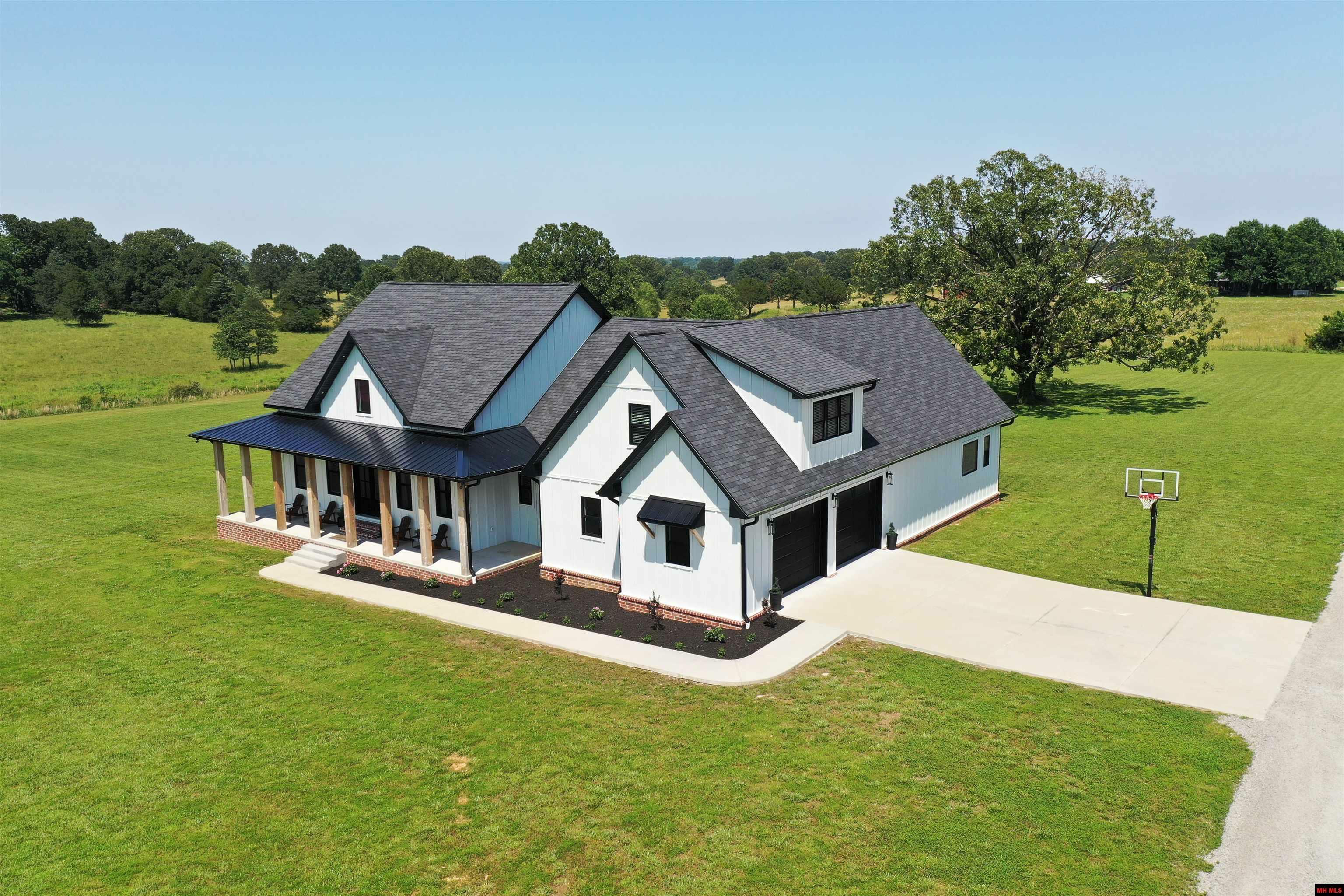 Property Photo: 4241 Hwy 5 North AR 72653