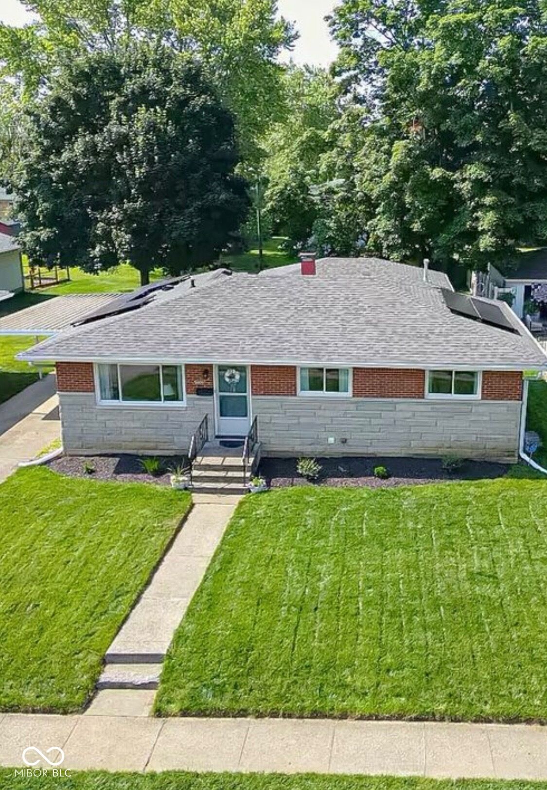 Property Photo: 5609 Meadowood Drive IN 46224