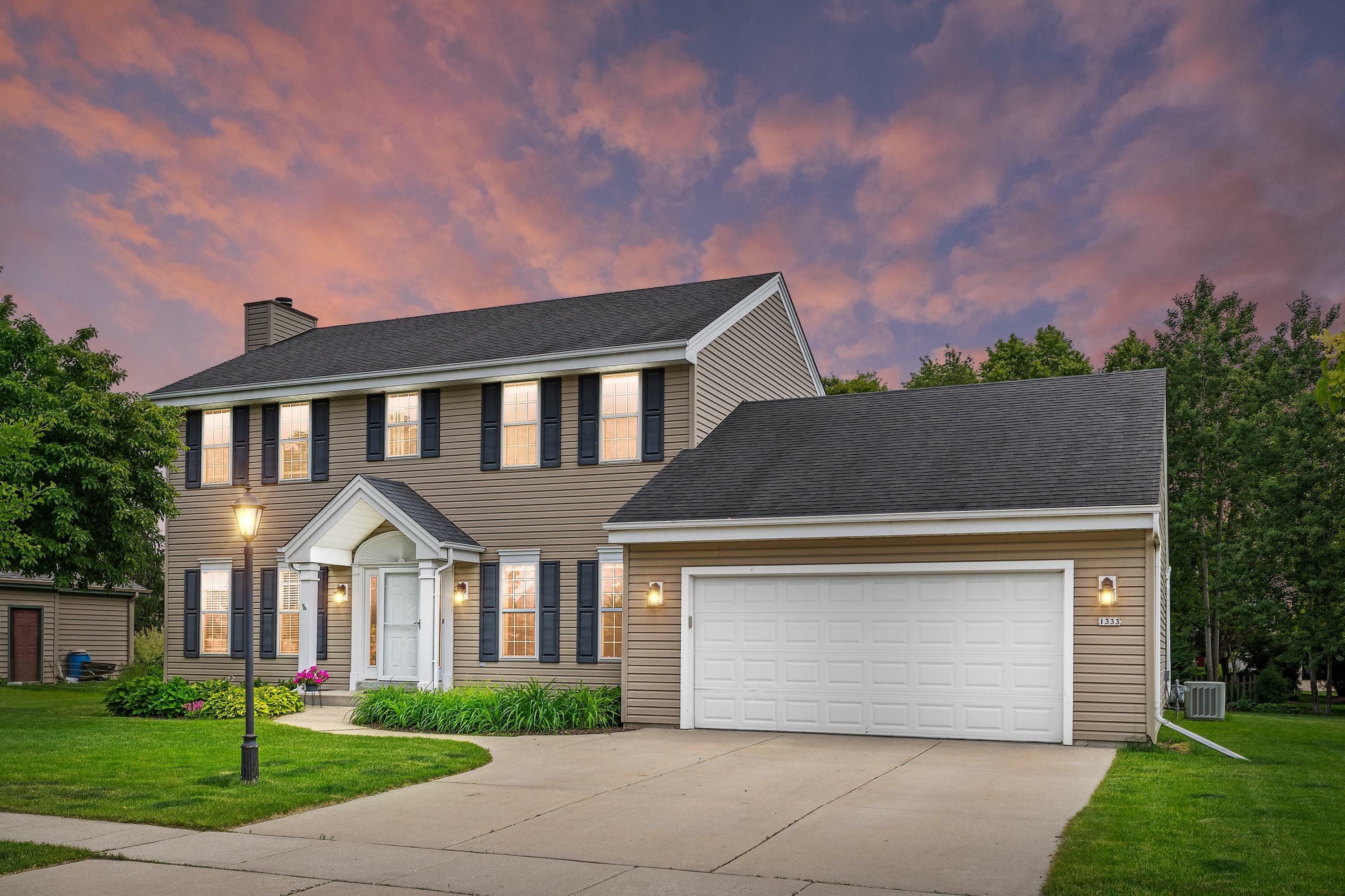 Property Photo: 1333 Mockingbird Dr WI 53066