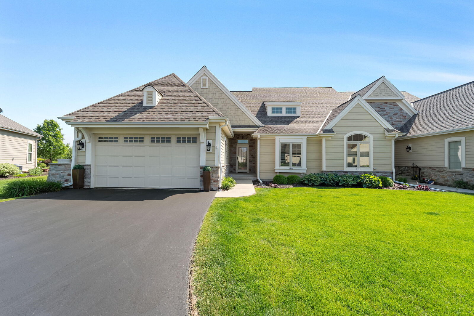 Property Photo: 1802 Lindens Ct WI 53066