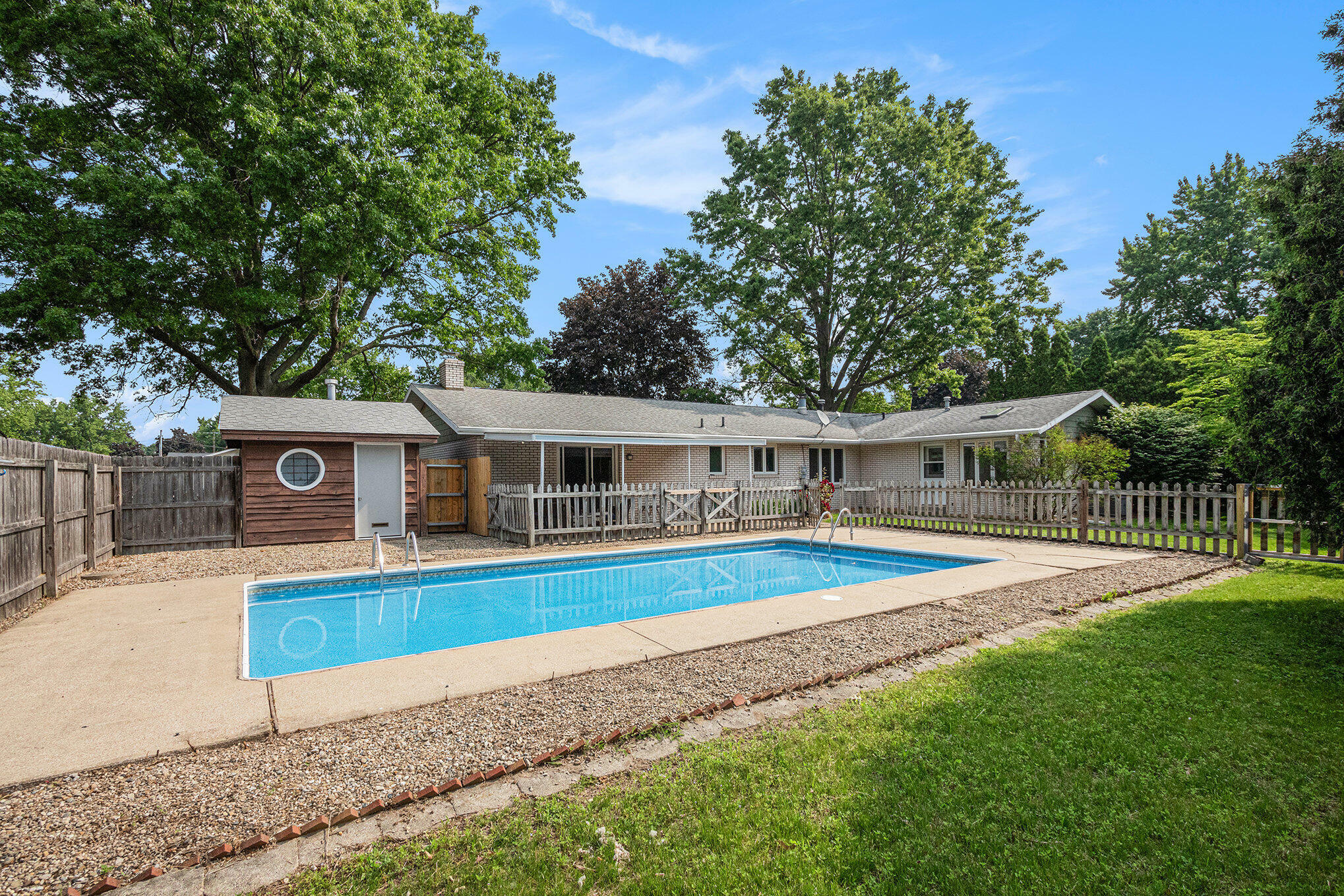 Property Photo:  2418 Fountain Lane  MI 49127 