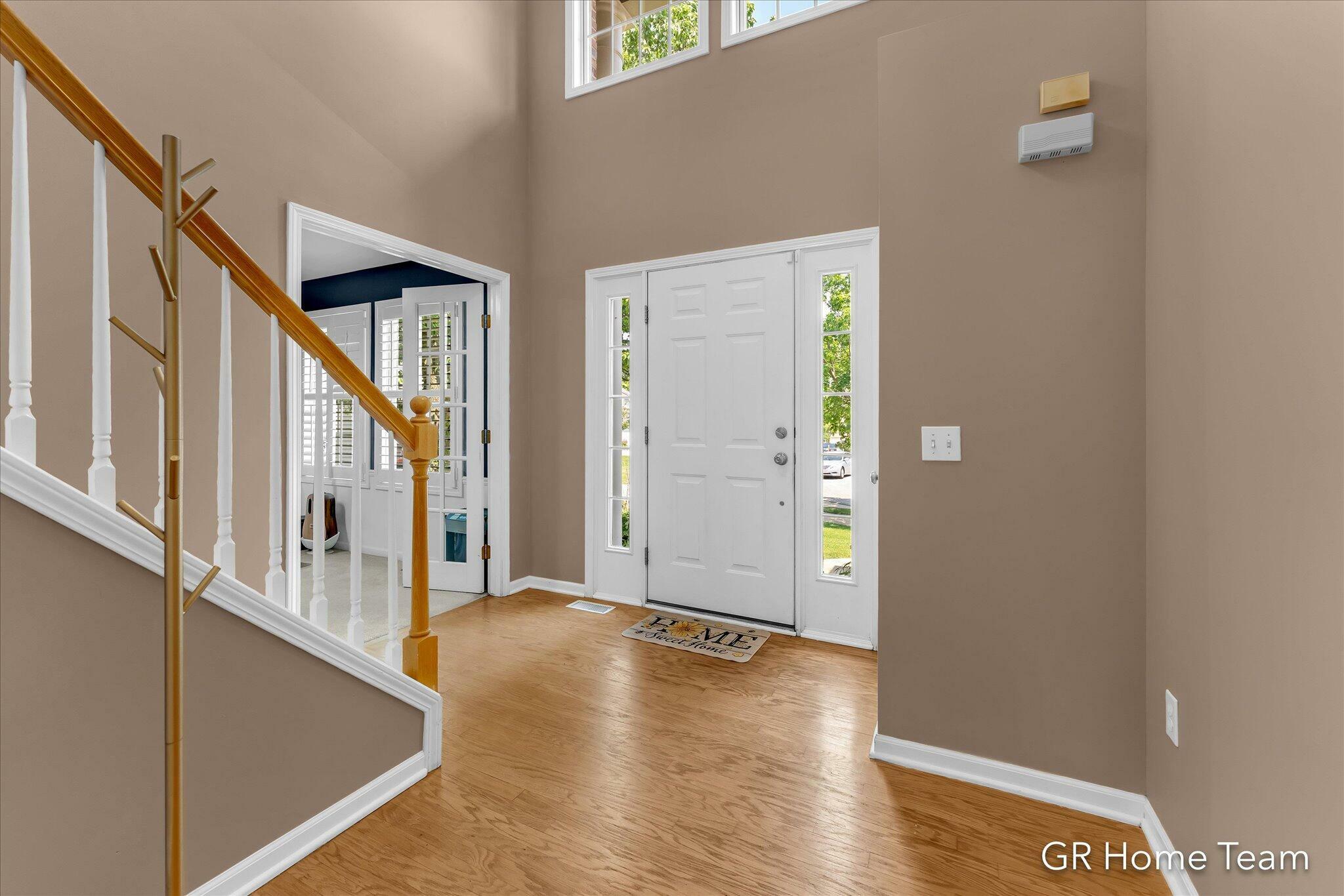Property Photo: 4211 Arlet Court SE MI 49546