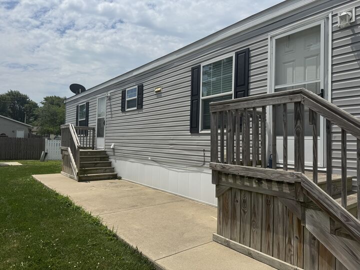 419 Highland Drive  Bloomington IL 61704 photo
