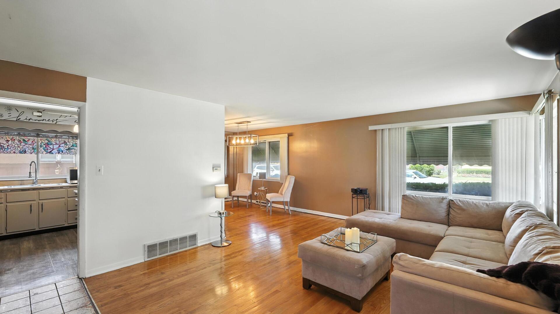 Property Photo: 139 Hyde Park Avenue IL 60104