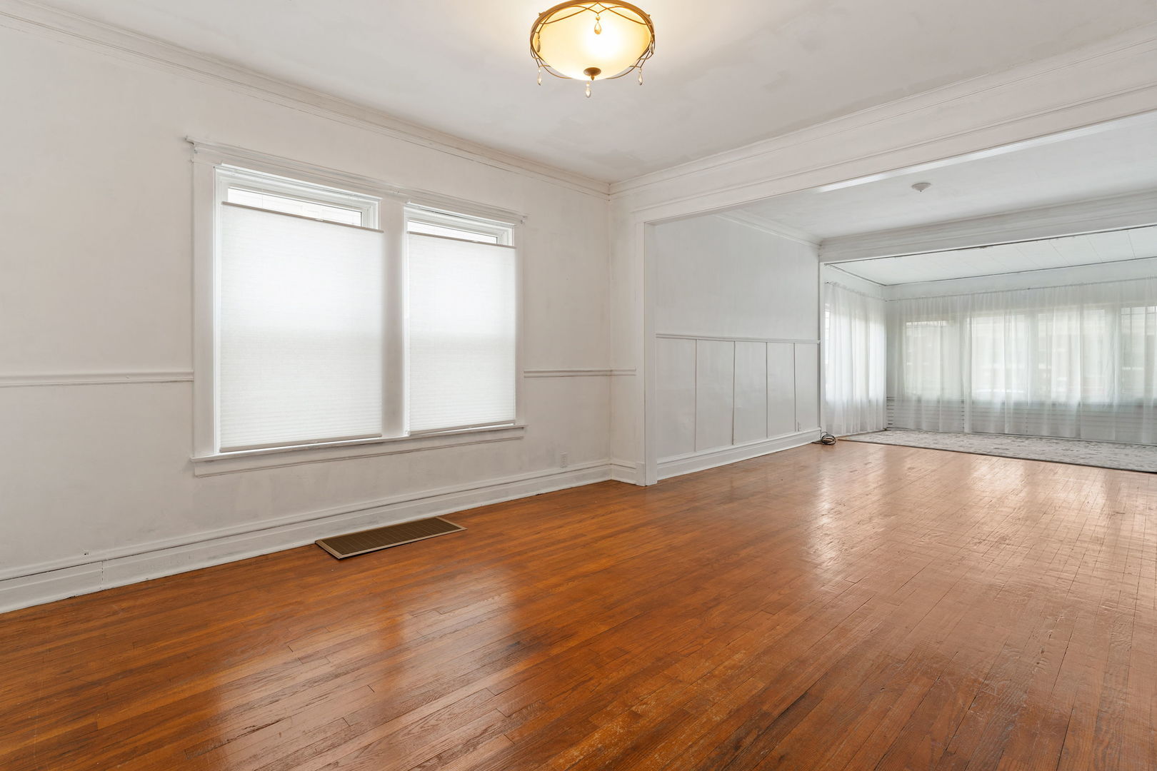 Property Photo: 5230 W Waveland Avenue IL 60641