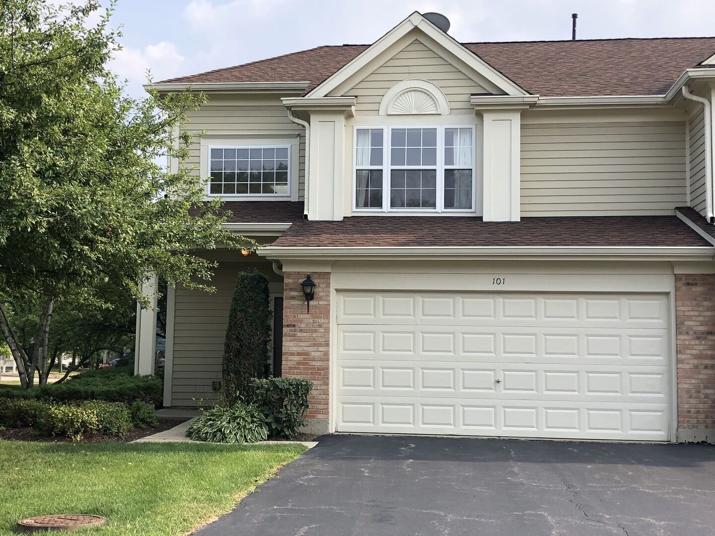 Property Photo: 101 Holmes Way IL 60193