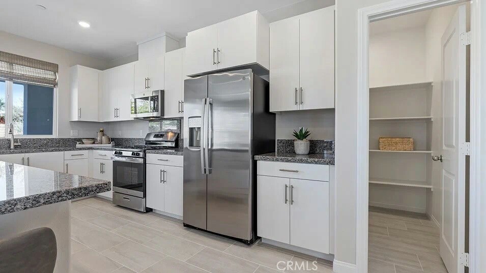Property Photo:  15462 Avenida De Cielo  CA 92240 