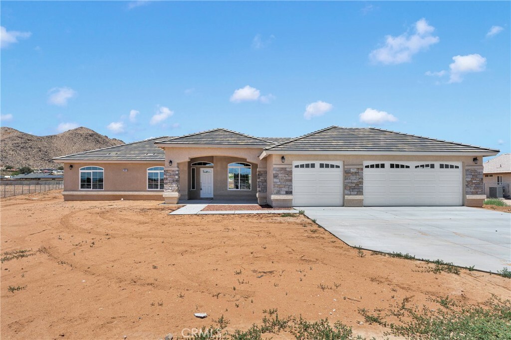 Property Photo: 20020 Symeron Road CA 92307