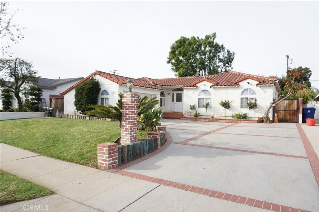 Property Photo: 10109 Noble Avenue CA 91345