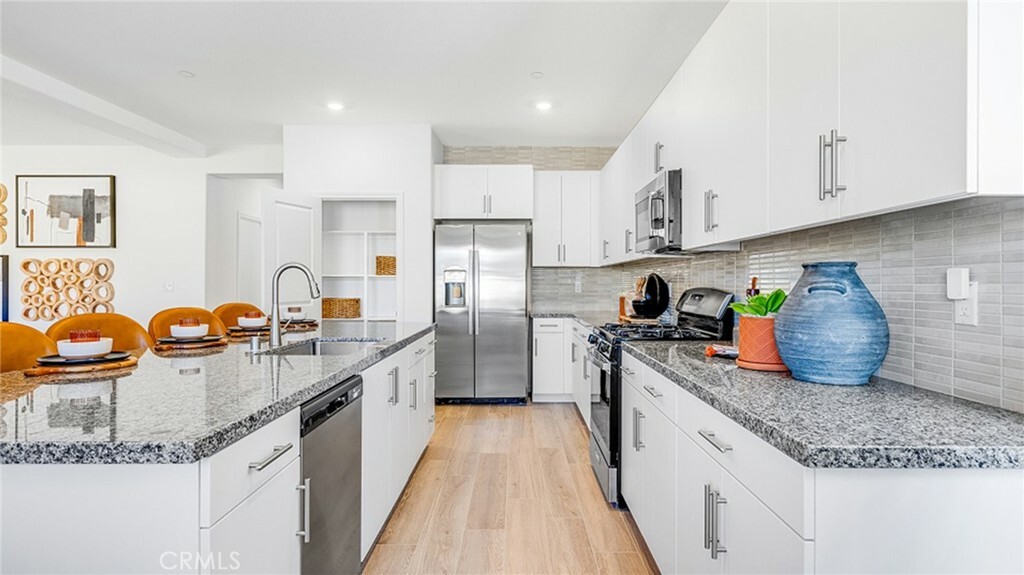 Property Photo:  65160 Avenida De Nuves  CA 92240 