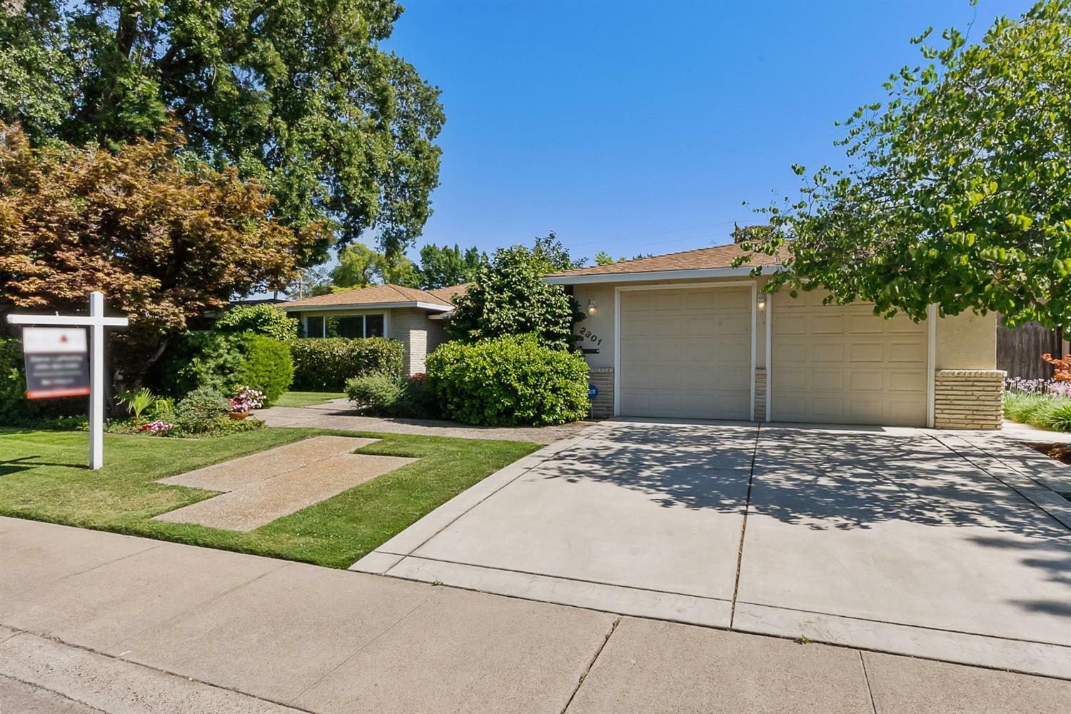 Property Photo: 2301 Glen Ellen Circle CA 95822