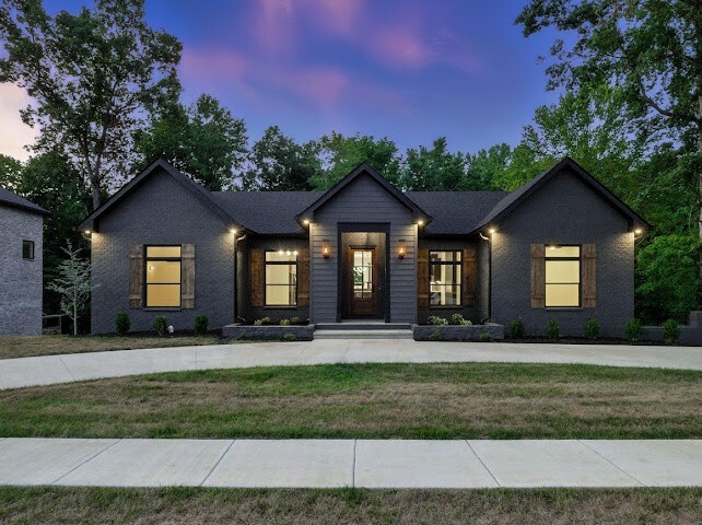 Property Photo: 2549 Everwood Ct TN 37043