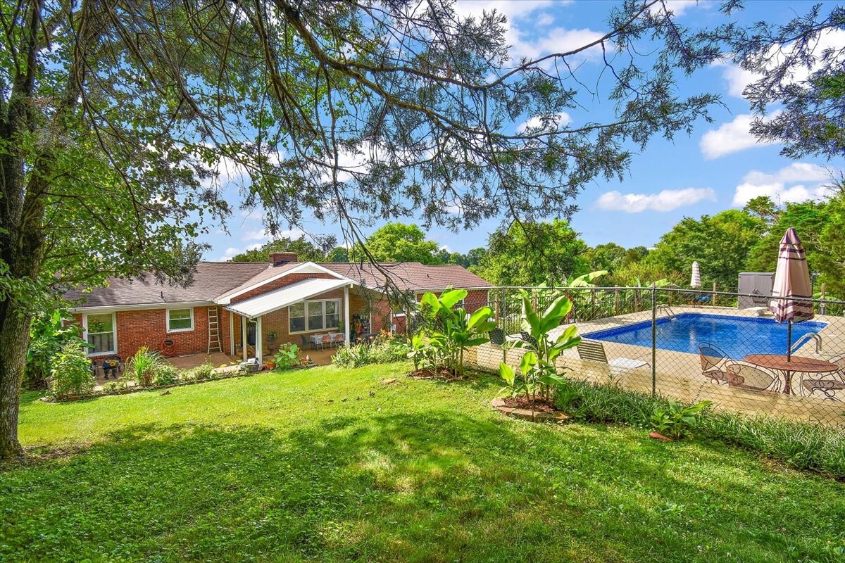 Property Photo:  237 Craigmeade Dr  TN 37214 
