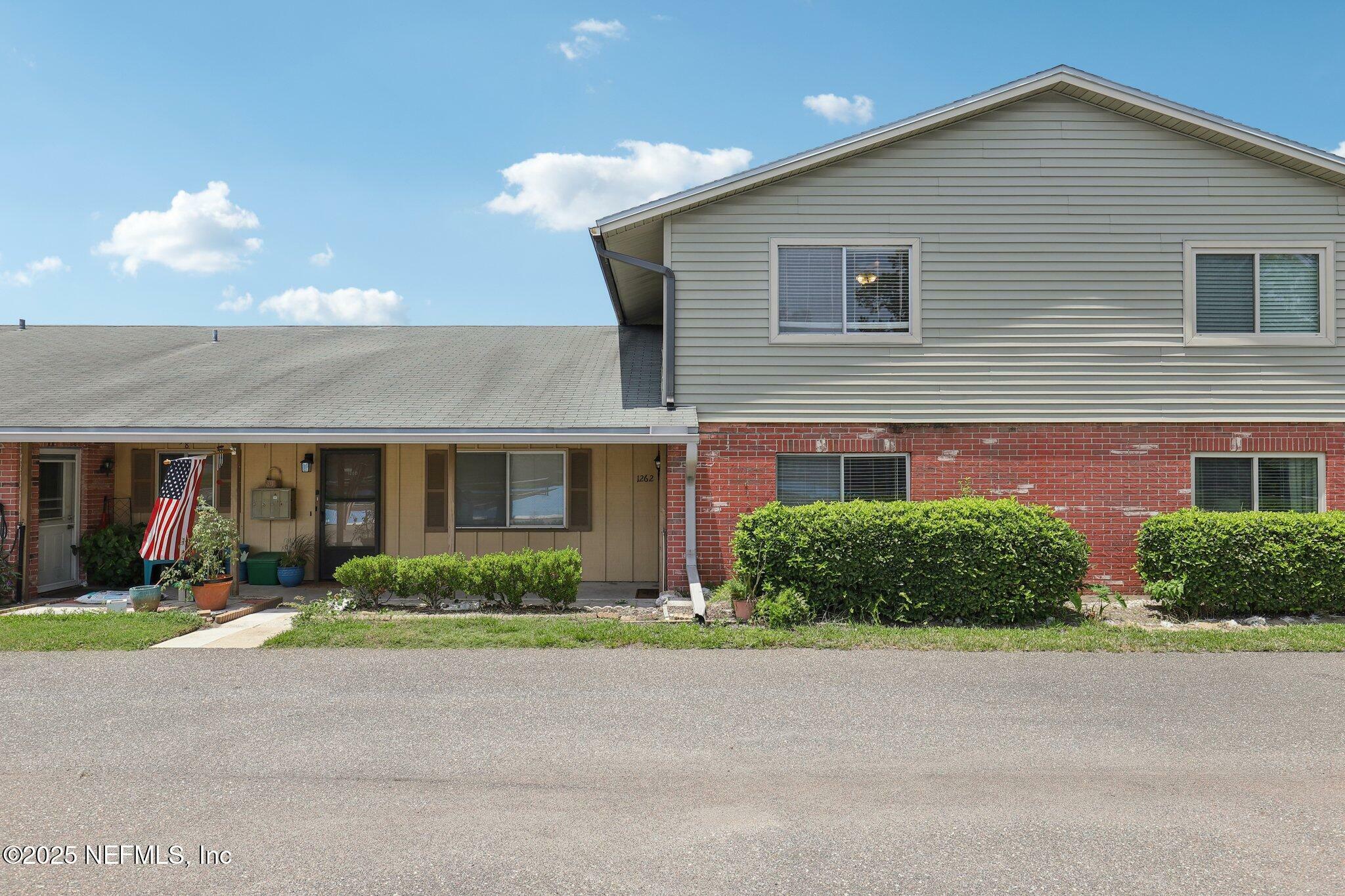 Property Photo: 1262 The Grove Road FL 32073