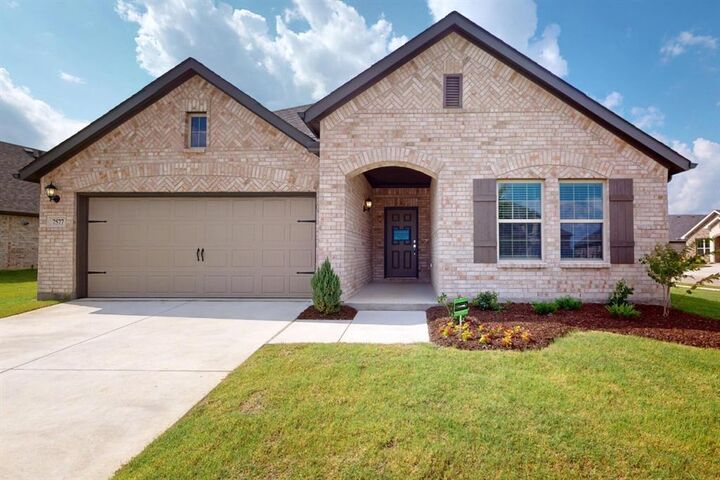 Property Photo: 7577 Wild Mint Trail TX 76084