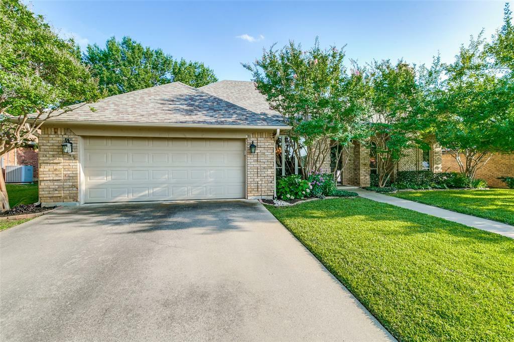 Property Photo: 1204 Brookshire Drive TX 76021