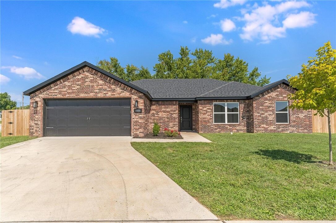 Property Photo: 1000 Autumn Royal Avenue AR 72745