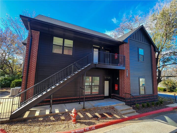 Property Photo:  1137 N Leverett Avenue 101  AR 72703 