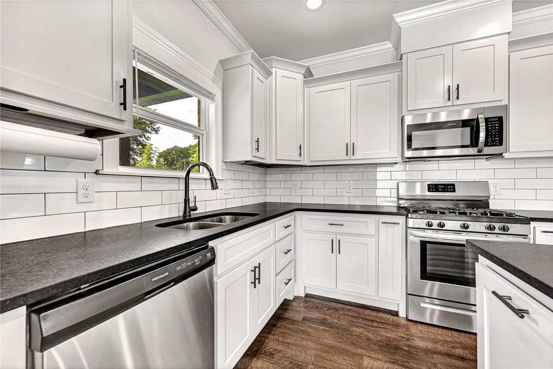 Property Photo:  1709 Woodhause Circle  AR 72751 