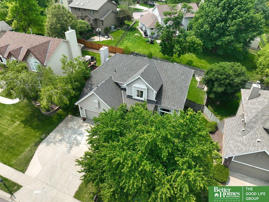 Property Photo: 808 Auburn Lane NE 68046