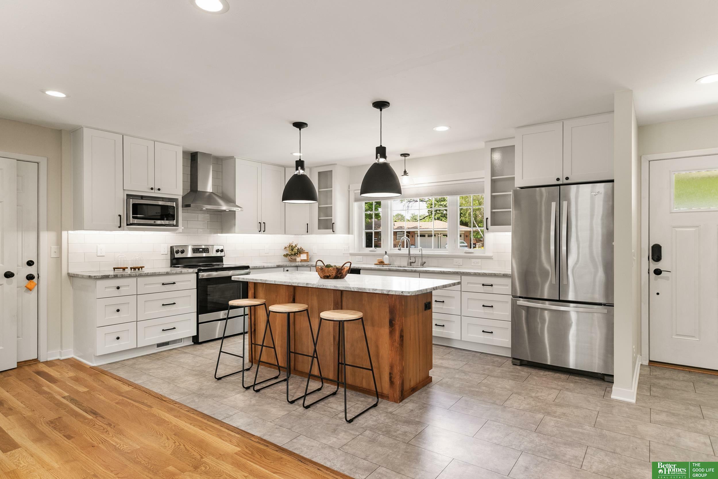 Property Photo: 2335 Marilynn Avenue NE 68502