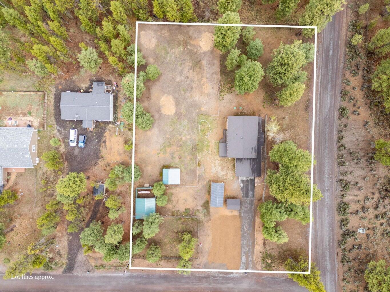Property Photo: 16378 Whitetail Lane OR 97707