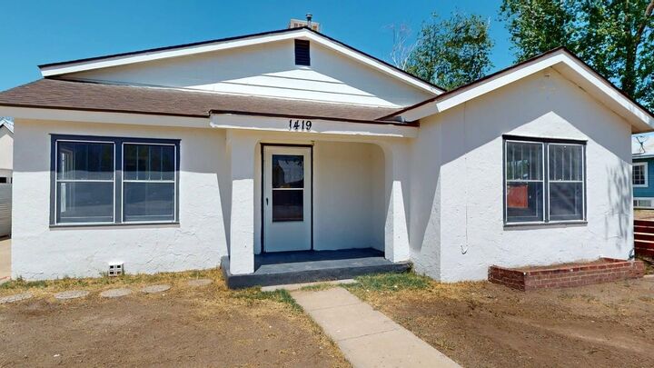 Property Photo:  1419 Ohio Ave  NM 88310-0000 