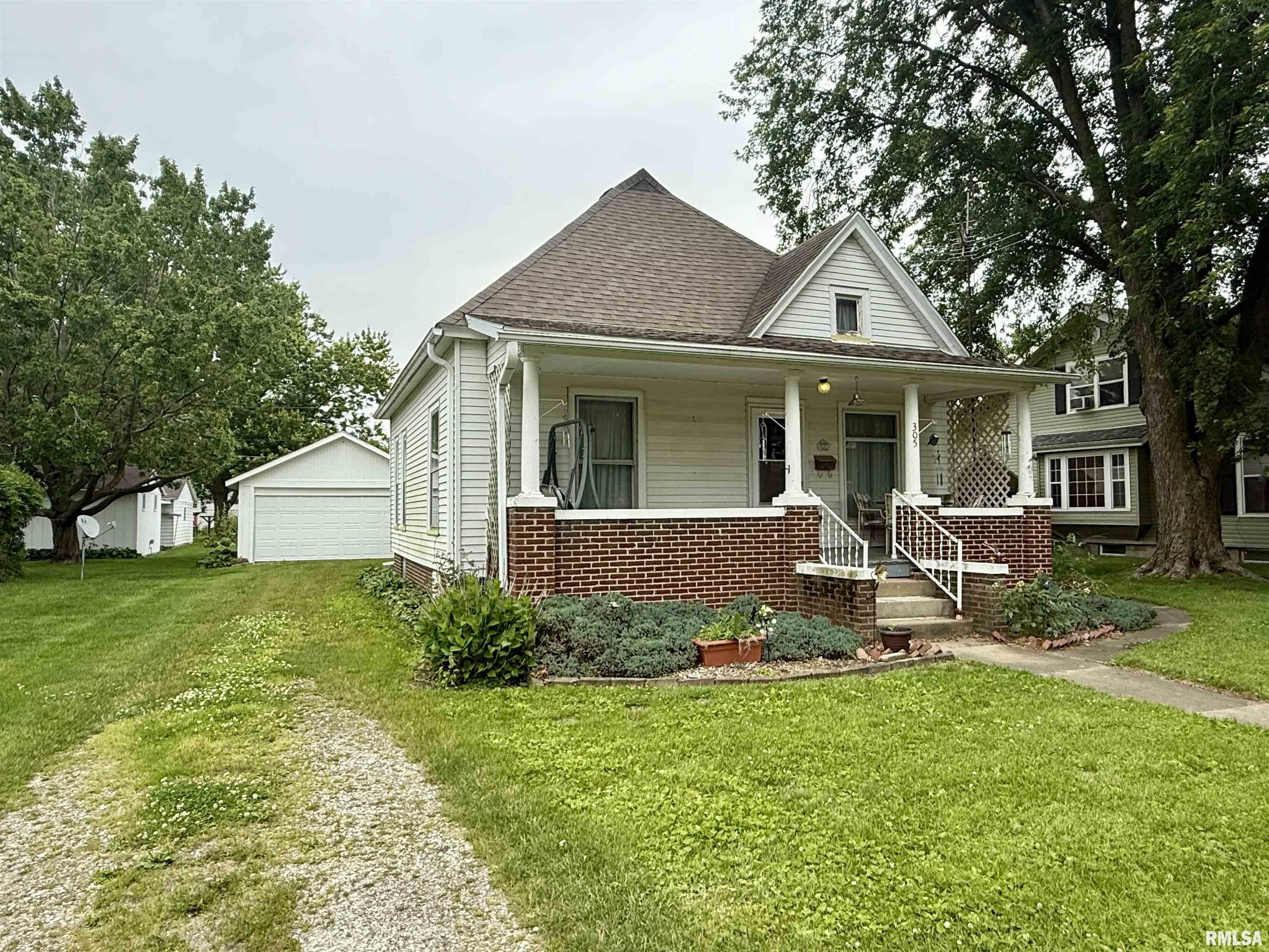Property Photo: 305 N Harshbarger Street IL 61410