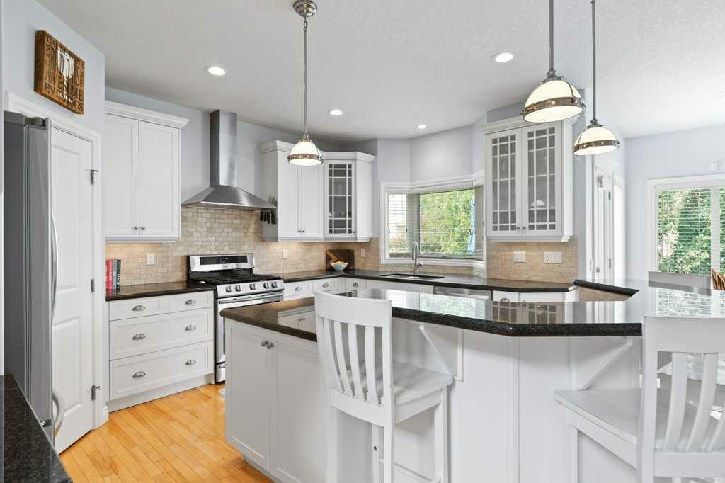 Photo de la propriété: 242 Discovery Ridge Bay SW AB T3H 5T7