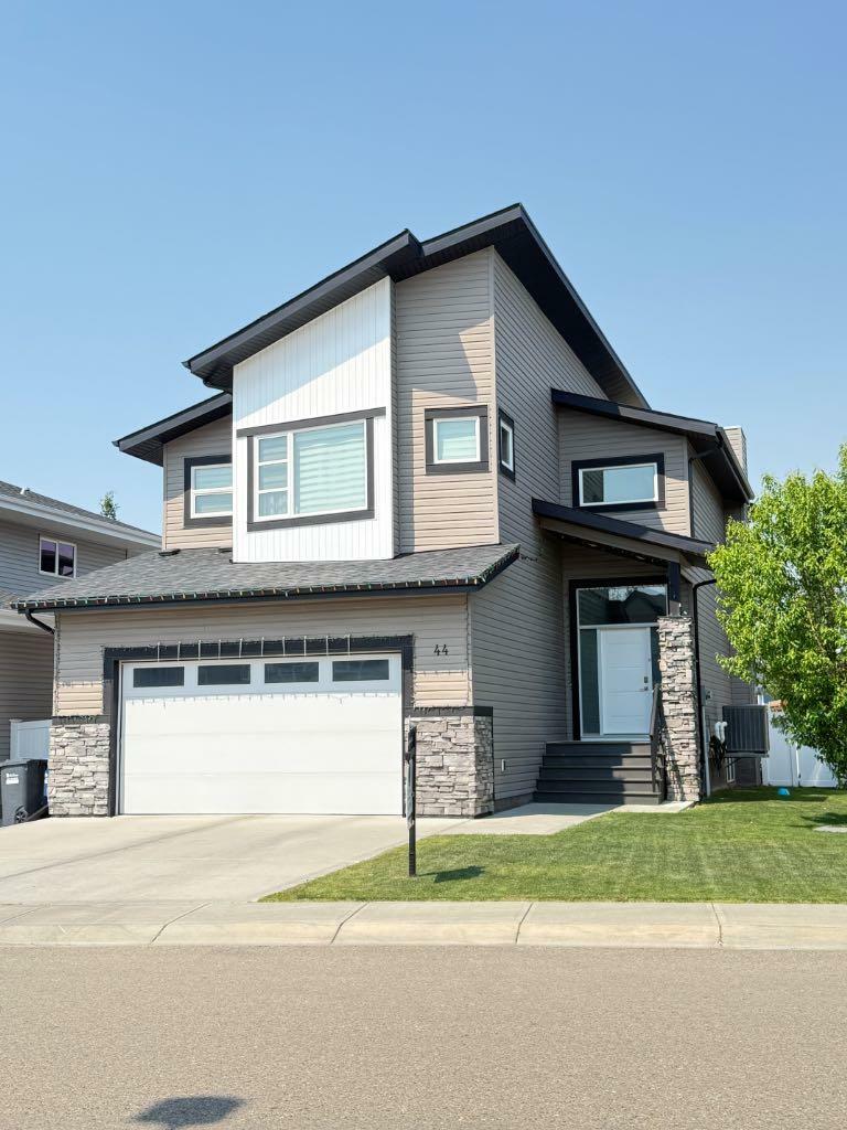 44 Vancouver Crescent  Red Deer AB T4R 0N6 photo
