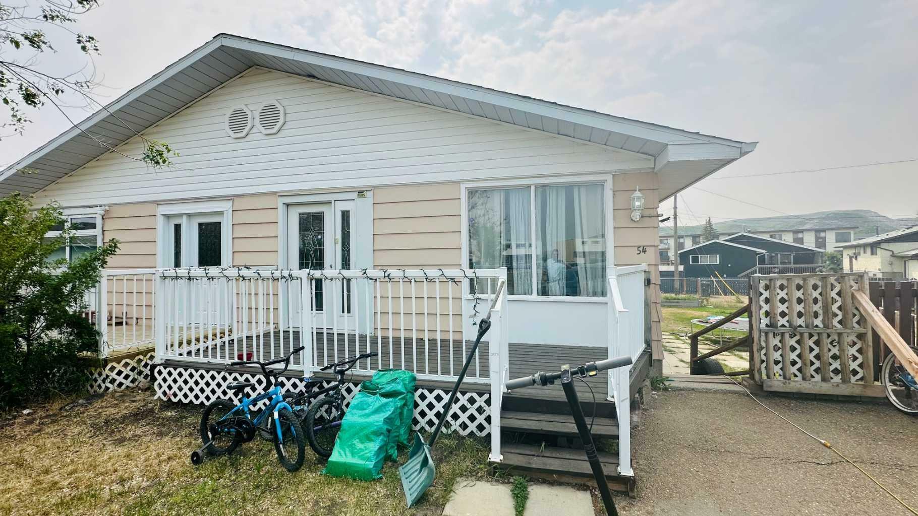 Property Photo: 54 Hunts Place AB T0J 0Y6