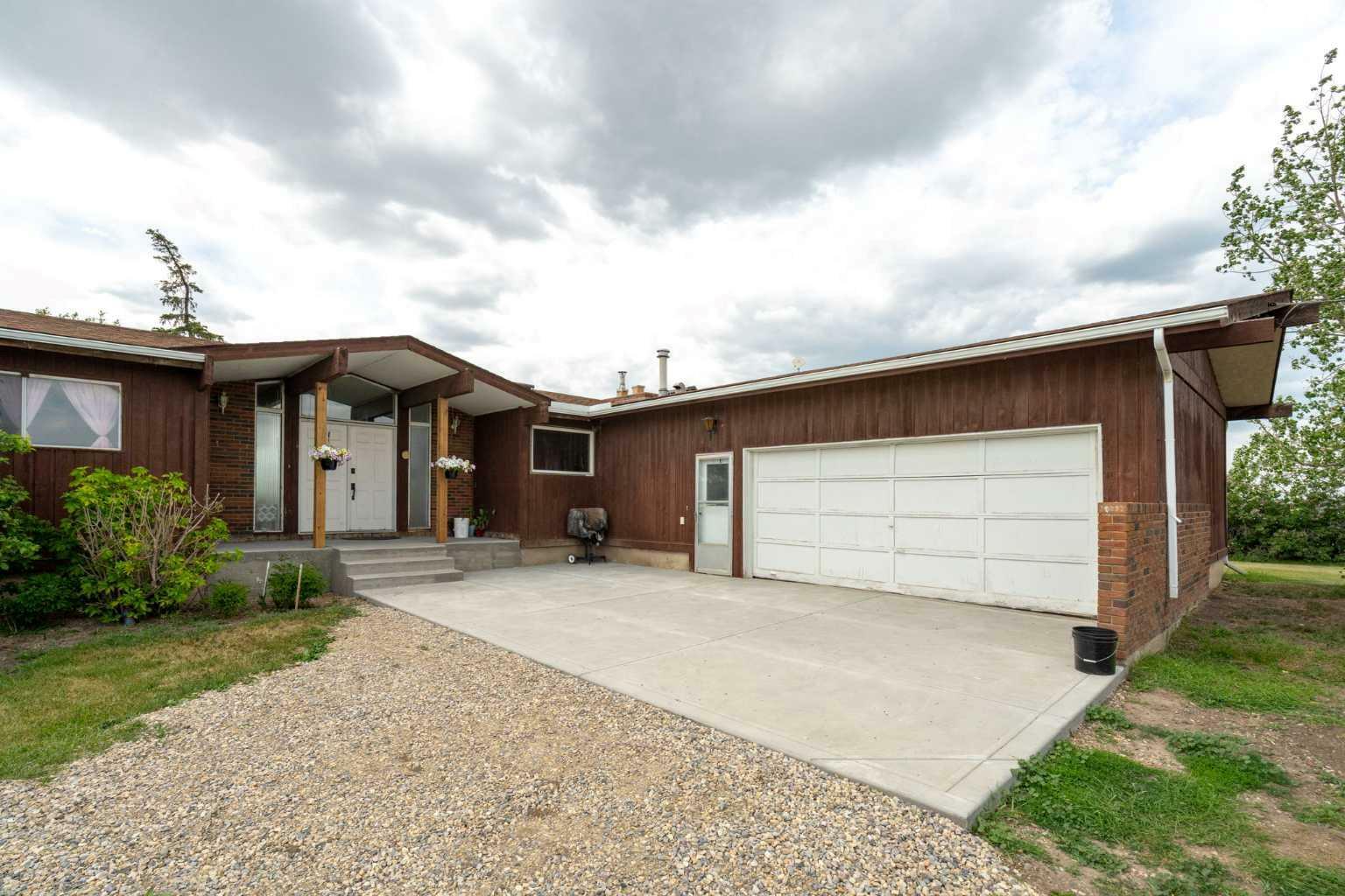 Property Photo: 271194 Township Road 252 AB T1Z 0S7