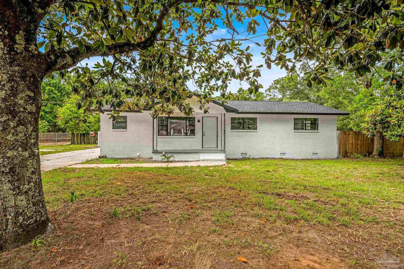 Property Photo: 1431 Lepley Rd FL 32534