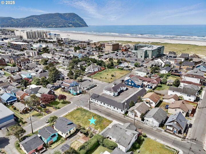 N Downing St 0800  Seaside OR 97138 photo