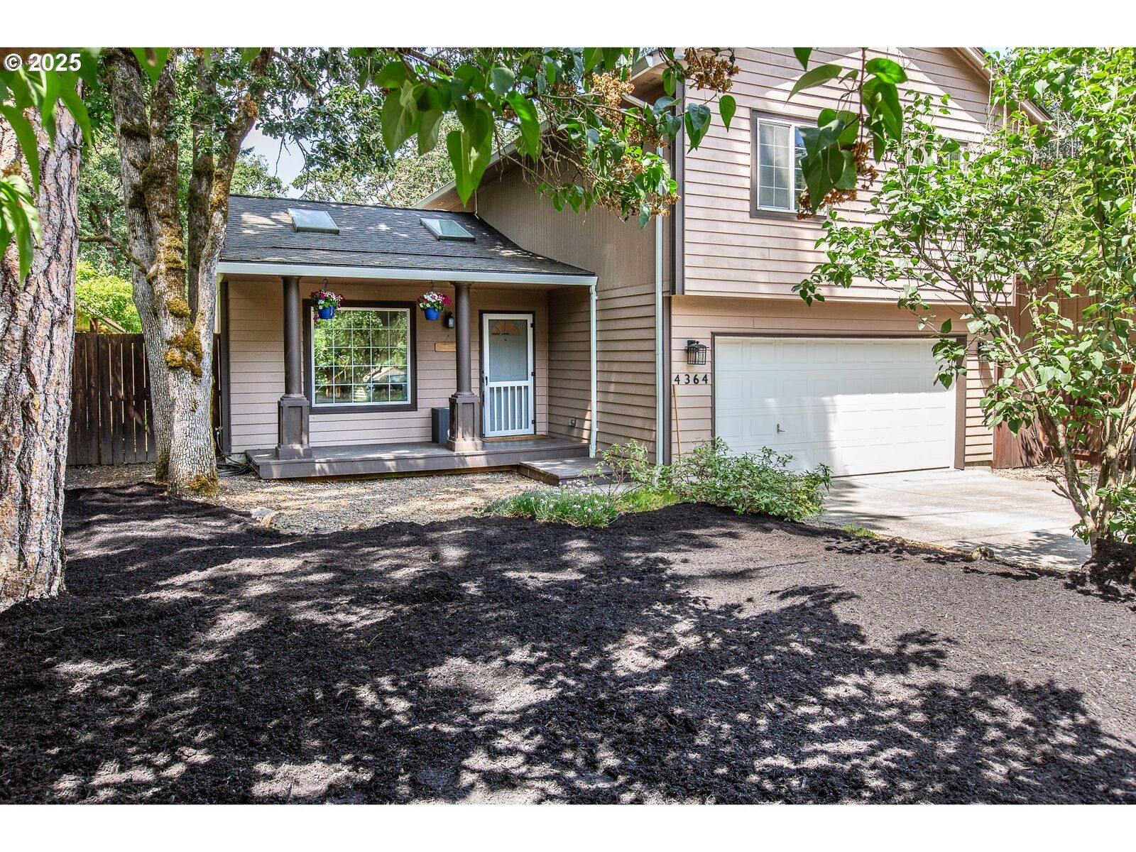 Property Photo:  4364 Fox Hollow Rd  OR 97405 