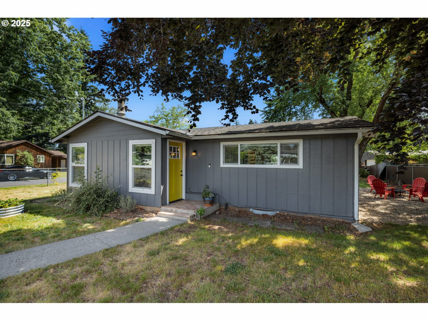 Property Photo:  1916 SE 143rd Ave  OR 97233 