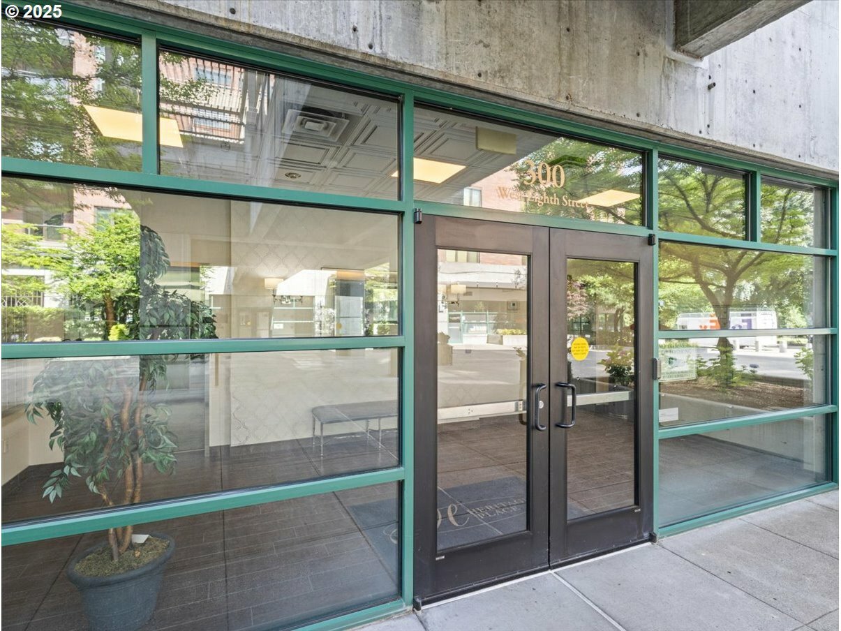 Property Photo: 300 W 8th St 225E WA 98660
