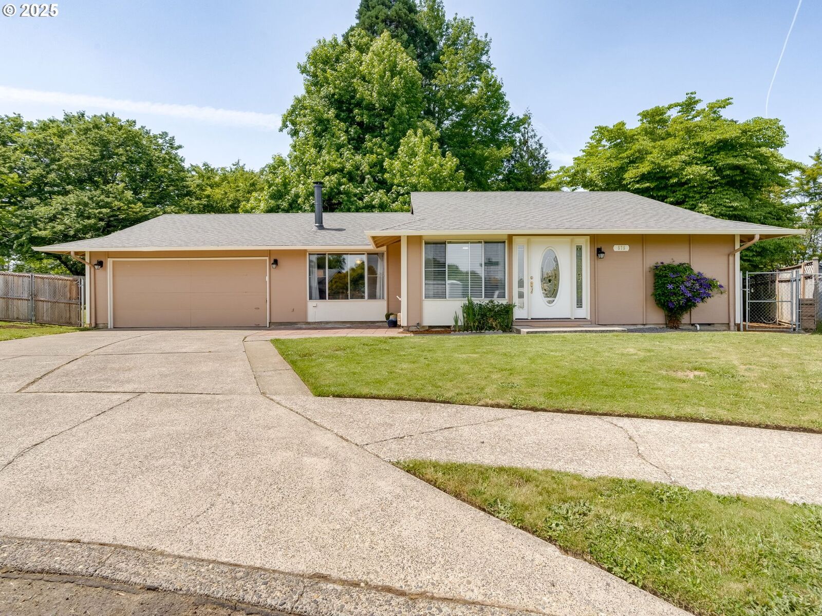 Property Photo:  575 SE Centurion Ave  OR 97080 