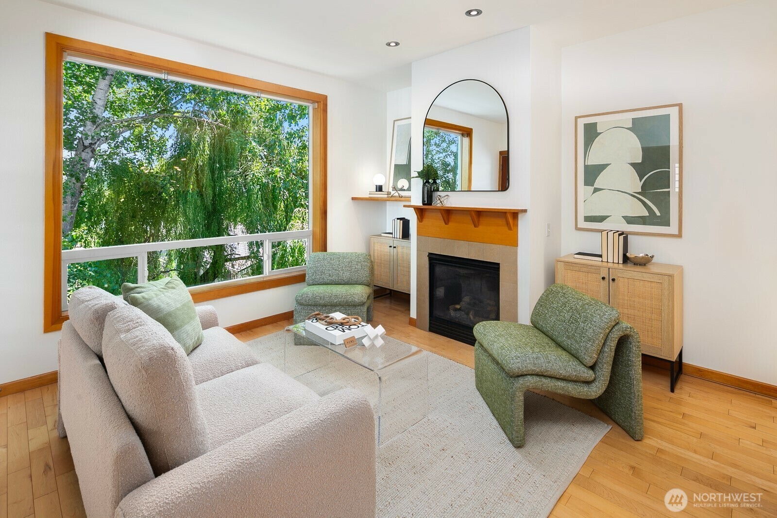 Property Photo:  1414  25th Avenue B  WA 98122 