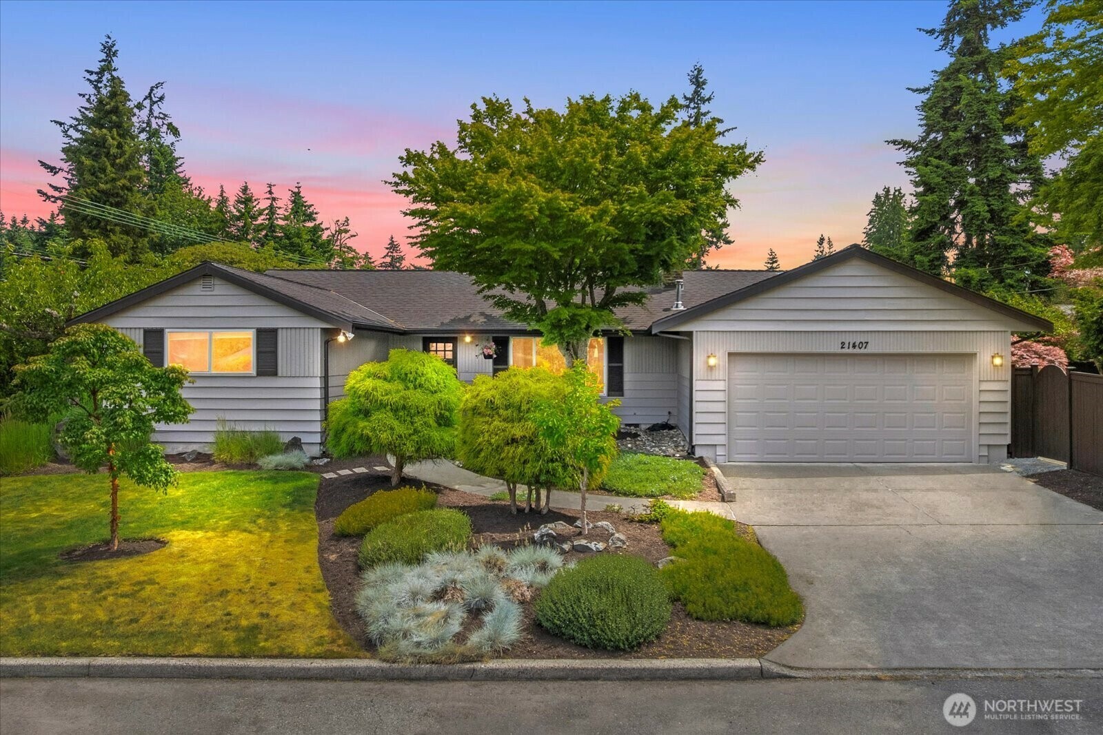 Property Photo: 21407 90th Avenue W WA 98026