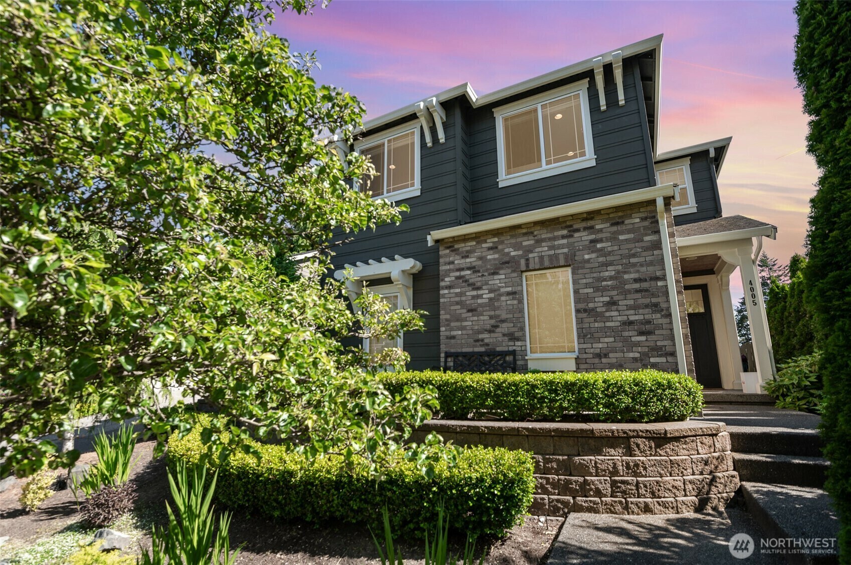 4005 W Briarcliff Lane  Seattle WA 98199 photo
